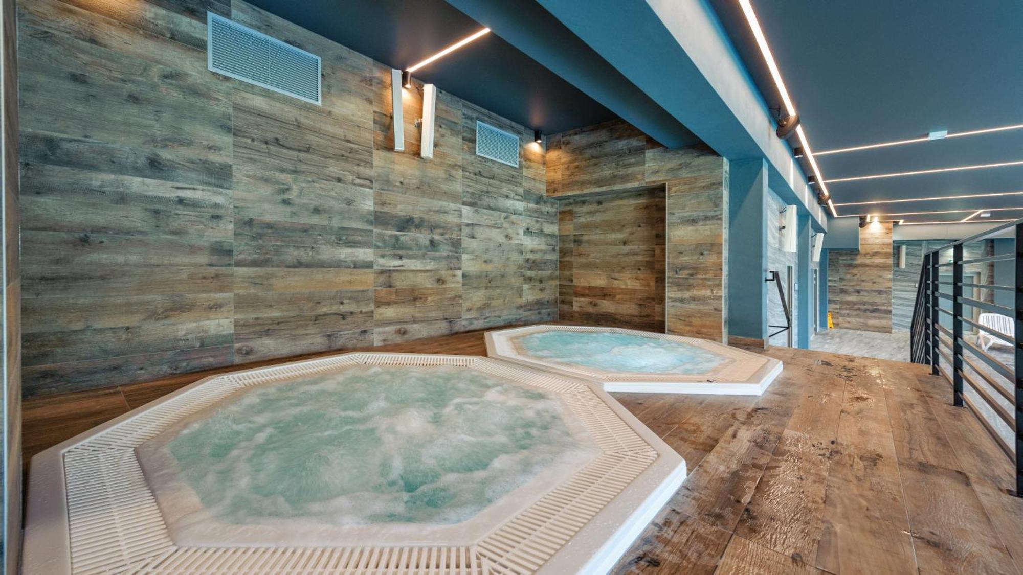 Blue Premium Pool Sauna Fitness Free コウォブジェク エクステリア 写真