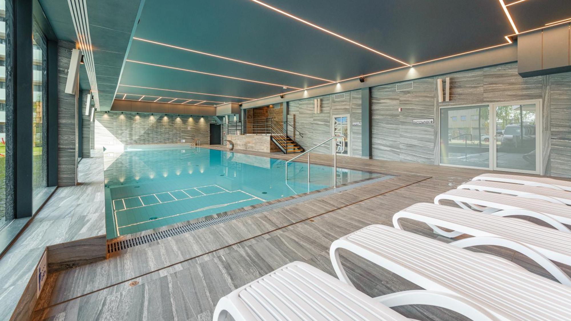 Blue Premium Pool Sauna Fitness Free コウォブジェク エクステリア 写真
